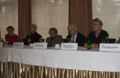 Dyskusja o edukacji pacjentów starszych w ramach kampanii "Rozmowy o czasie"
